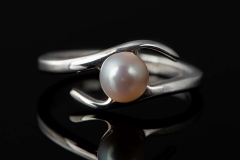 Handmade womens Silver wavy ring with white pearl on black backgroung
